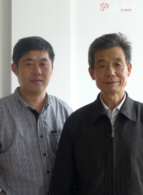 紫砂壶图片：与舅舅研究员级高级工艺美术师范永良合影 - 宜兴紫砂壶网