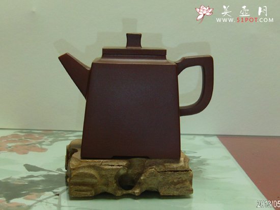 紫砂壶图片：四方城楼 - 宜兴紫砂壶网