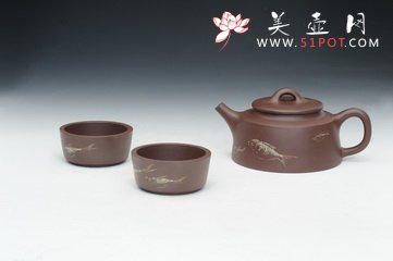 紫砂壶图片：鱼罩套壶（吉祥制，王玉美绘） - 宜兴紫砂壶网