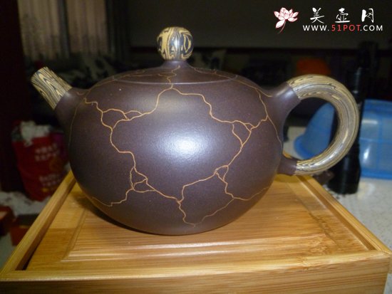 紫砂壶图片：卧虎戏珠 - 宜兴紫砂壶网