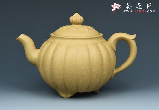 紫砂壶图片：三足筋纹如意 - 宜兴紫砂壶网