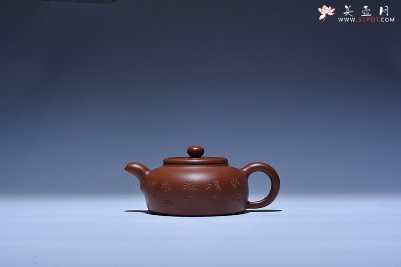 紫砂壶图片：新周盘 范荷手制乐人陶刻 - 宜兴紫砂壶网