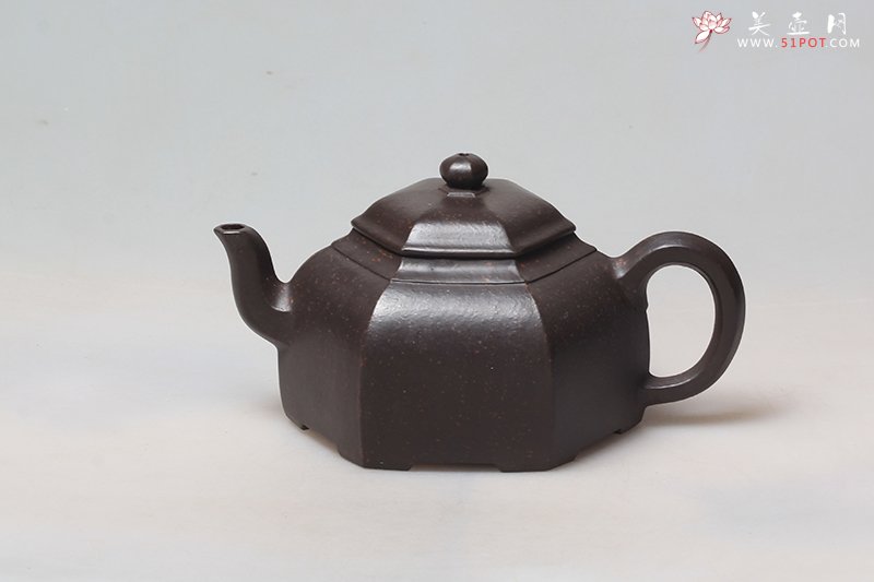 紫砂壶图片：黑朱泥小六方 - 宜兴紫砂壶网