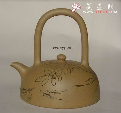 紫砂壶图片：伴缘提梁壶 - 宜兴紫砂壶网
