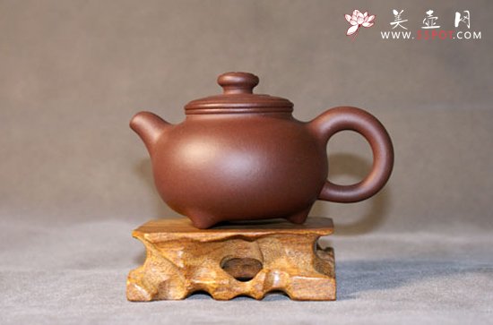 紫砂壶图片：三脚太极 - 宜兴紫砂壶网