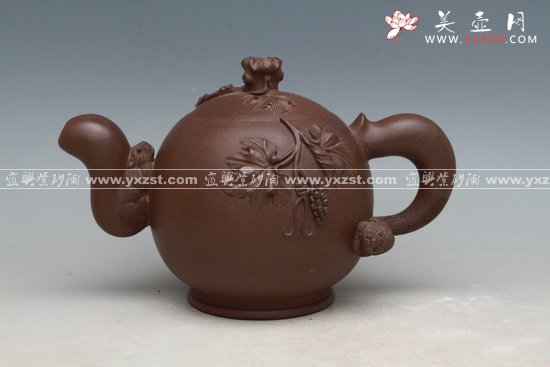 紫砂壶图片：松鼠葡萄 - 宜兴紫砂壶网