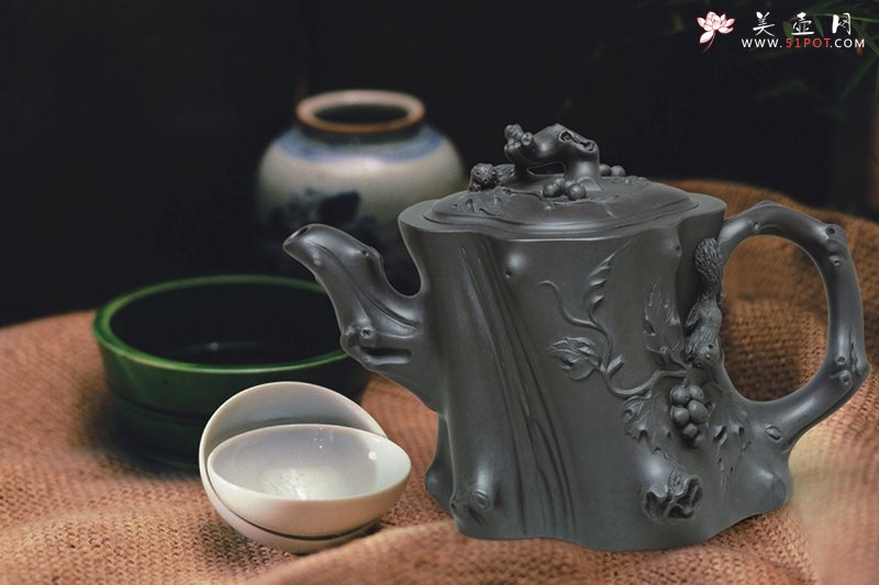 紫砂壶图片：松鼠葡萄椿壶 - 宜兴紫砂壶网