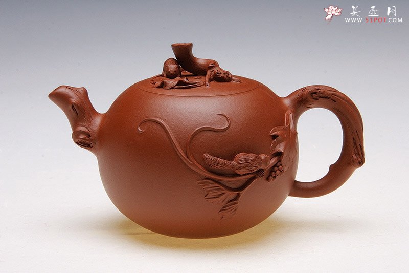 紫砂壶图片：松鼠葡萄壶 - 宜兴紫砂壶网
