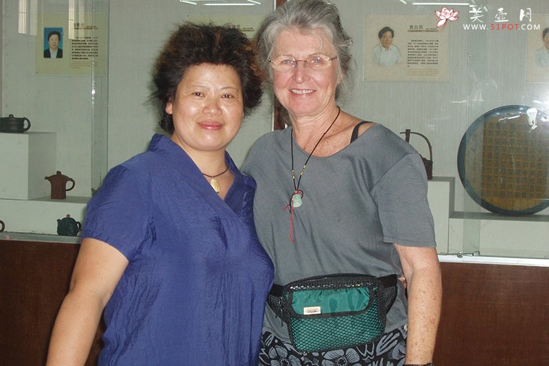 紫砂壶图片：与美国陶艺家交流合影 - 宜兴紫砂壶网