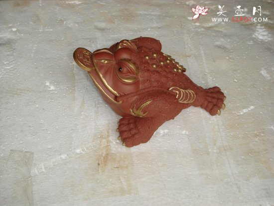 紫砂壶图片：富贵金蟾 - 宜兴紫砂壶网