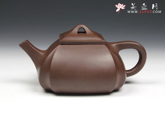 紫砂壶图片：【四方抽角】420cc 原矿黑星土 - 宜兴紫砂壶网