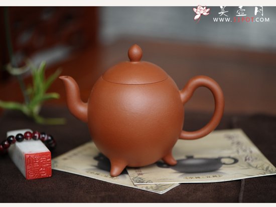 紫砂壶图片：三脚一粒珠 - 宜兴紫砂壶网