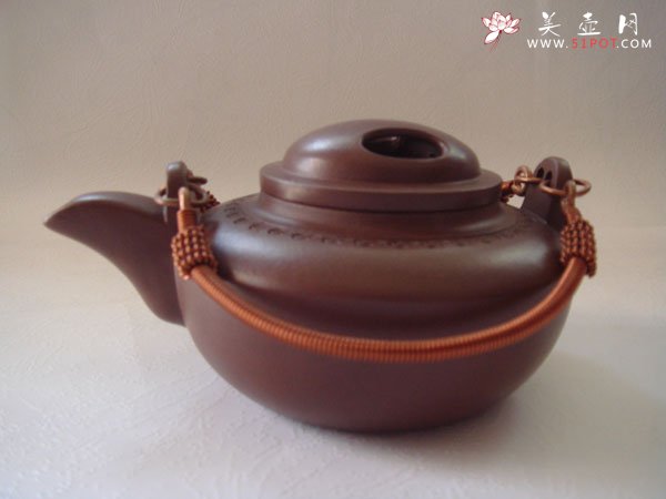 紫砂壶图片：牛盖提梁 - 宜兴紫砂壶网