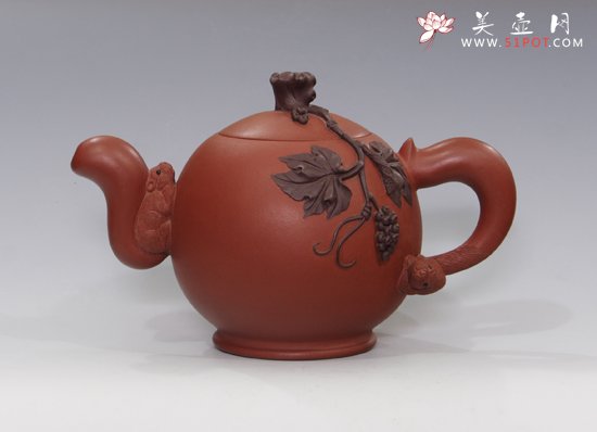 紫砂壶图片：松鼠葡萄 - 宜兴紫砂壶网