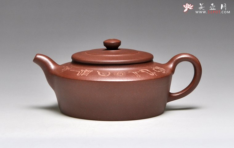 紫砂壶图片：《汉扁》泥料：紫泥  容量：350cc - 宜兴紫砂壶网