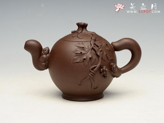 紫砂壶图片：松鼠葡萄紫泥 - 宜兴紫砂壶网