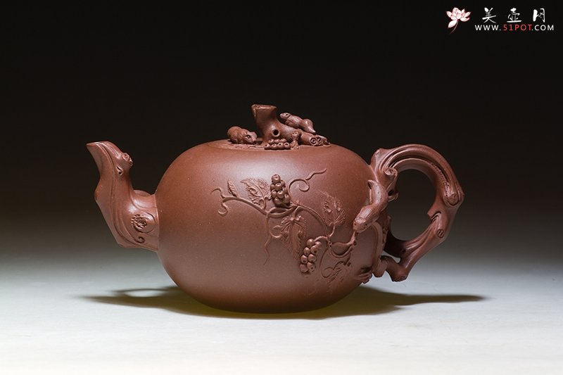 紫砂壶图片：松鼠葡萄 - 宜兴紫砂壶网
