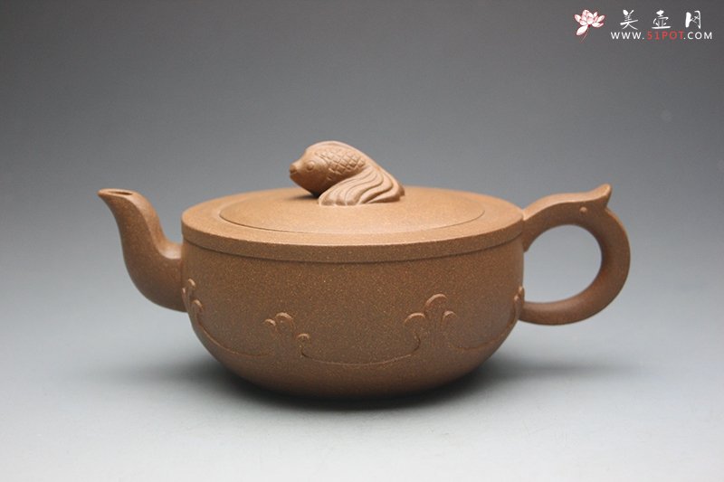 紫砂壶图片：游鱼壶（父藏老段泥） - 宜兴紫砂壶网