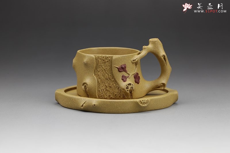 紫砂壶图片：双色梅椿套杯 黄龙山原矿段泥 - 宜兴紫砂壶网