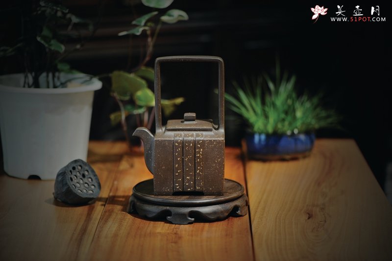 紫砂壶图片：祥云提梁 - 宜兴紫砂壶网