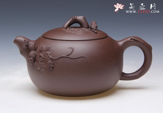 紫砂壶图片：西施松鼠葡萄 - 宜兴紫砂壶网
