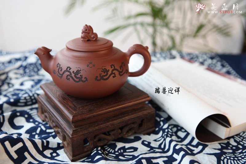 紫砂壶图片：瑞兽迎祥 - 宜兴紫砂壶网