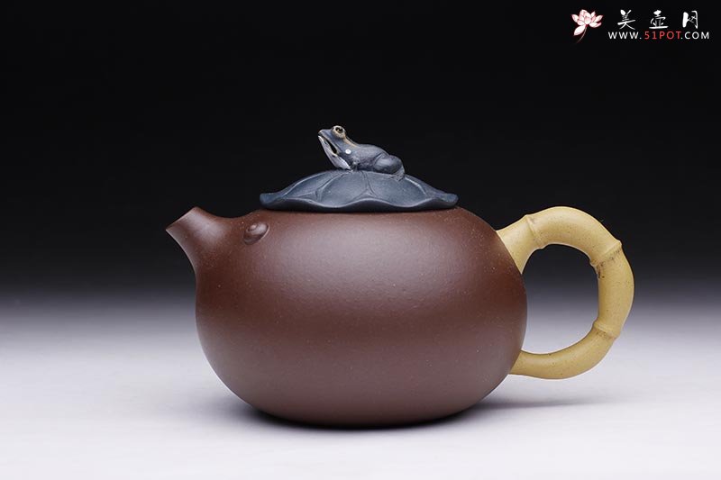 紫砂壶图片：鱼蛙同乐壶 - 宜兴紫砂壶网