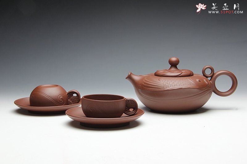 紫砂壶图片：双鱼戏水茶具 - 宜兴紫砂壶网