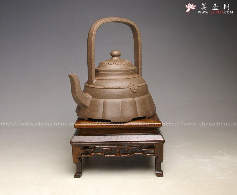 紫砂壶图片：裙花提梁壶 - 宜兴紫砂壶网