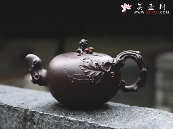 紫砂壶图片：松鼠葡萄 - 宜兴紫砂壶网