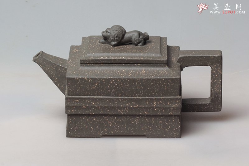 紫砂壶图片：四方青狮壶 - 宜兴紫砂壶网