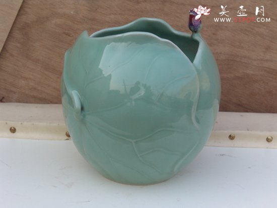 紫砂壶图片：含露(全国第六届陶瓷艺术创作评比一等奖作者：工艺美术师 蒋纪农) - 宜兴紫砂壶网