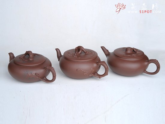 紫砂壶图片：松竹梅（套）  容量：200CC  泥料：紫泥 - 宜兴紫砂壶网