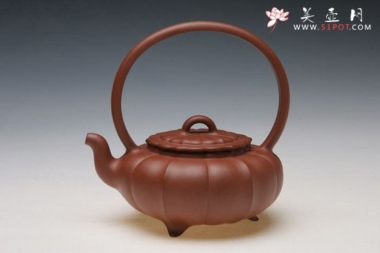 紫砂壶图片：三足筋纹提梁 - 宜兴紫砂壶网