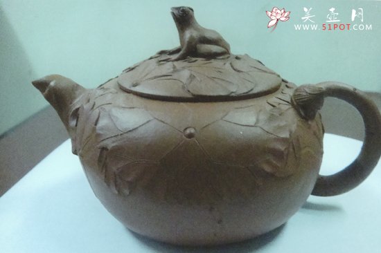 紫砂壶图片：青蛙荷叶壶 副本 - 宜兴紫砂壶网