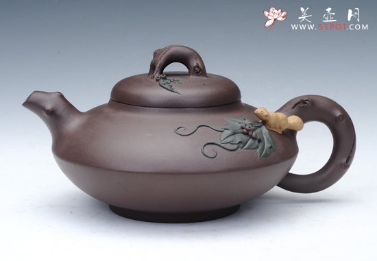 紫砂壶图片：松鼠葡萄 - 宜兴紫砂壶网