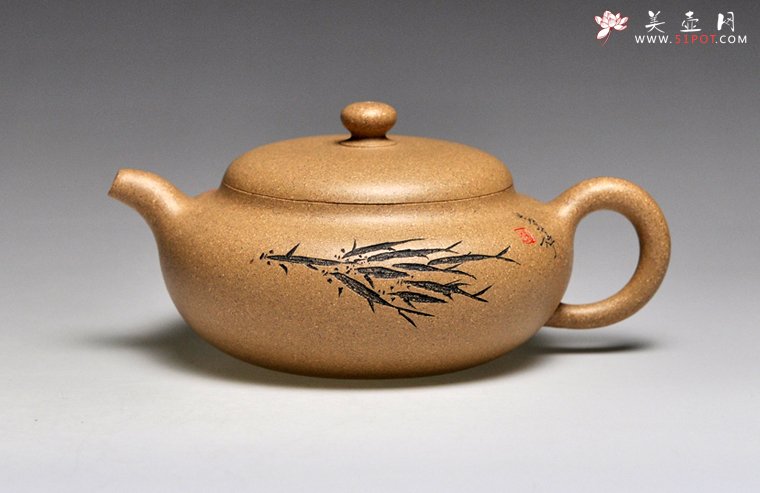 紫砂壶图片：《扁腹》泥料：段泥 容量：280cc - 宜兴紫砂壶网