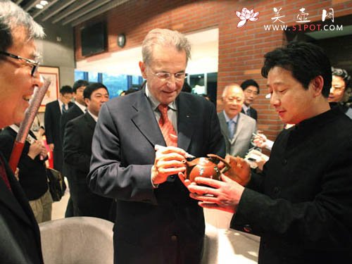 紫砂壶图片：眭龙俊《奥运纪念壶... - 宜兴紫砂壶网