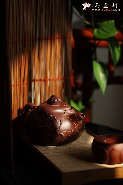紫砂壶图片：荷塘情趣 - 宜兴紫砂壶网