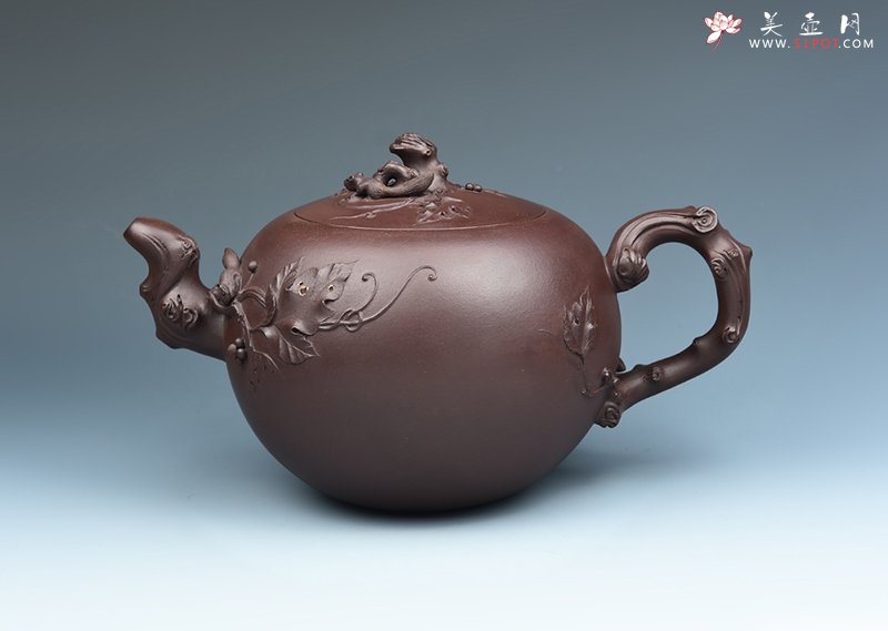 紫砂壶图片：松鼠葡萄壶 - 宜兴紫砂壶网