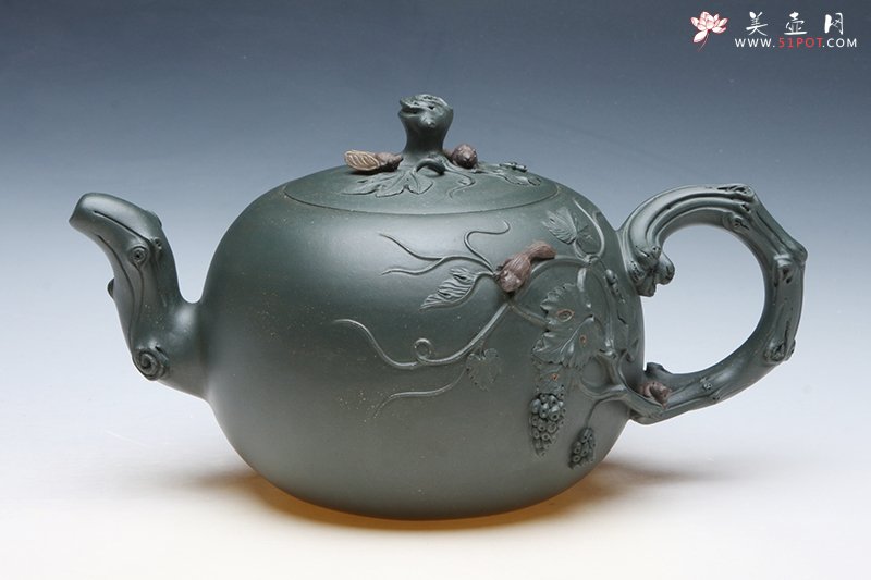 紫砂壶图片：松鼠葡萄壶 - 宜兴紫砂壶网