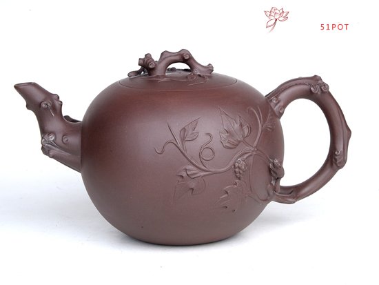 紫砂壶图片：大松鼠葡萄  容量：650CC  泥料：拼朱泥 - 宜兴紫砂壶网