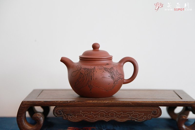 紫砂壶图片：大亨掇球壶（邵家声刻绘） - 宜兴紫砂壶网