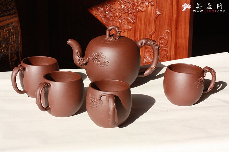 紫砂壶图片：牡丹和樱花的壶对话 - 宜兴紫砂壶网