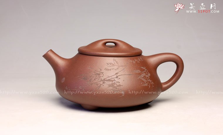 紫砂壶图片：全手工《石瓢》泥料：原矿底槽青 成型：全手工制作 容量：450cc 刻绘：厉上清装饰 - 宜兴紫砂壶网