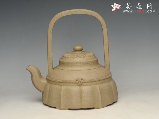 紫砂壶图片：裙花提梁  泥料：本山绿泥  容量：550cc - 宜兴紫砂壶网