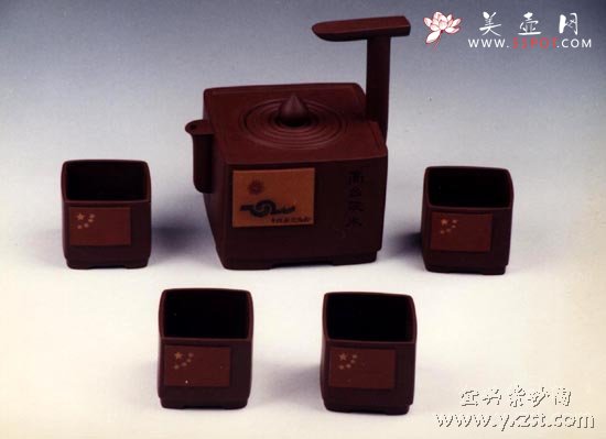 紫砂壶图片：高台跳水 - 宜兴紫砂壶网