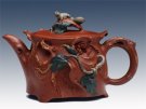 紫砂壶图片：松鼠葡萄 - 宜兴紫砂壶网