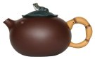 紫砂壶图片：鱼蛙同乐壶：获金奖 - 宜兴紫砂壶网