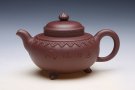 紫砂壶图片：云纹肩三足鼎壶 - 宜兴紫砂壶网